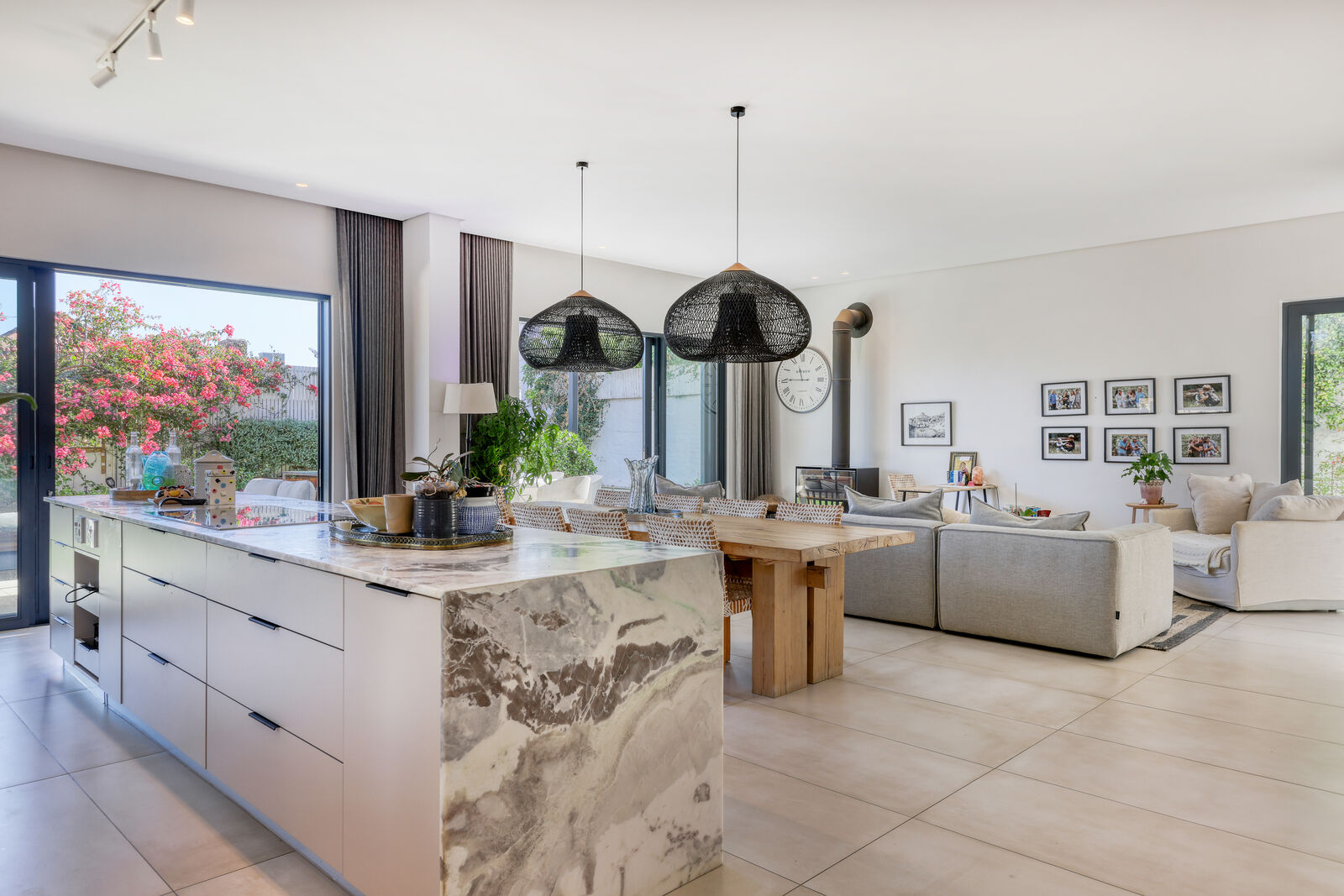 3 Bedroom House For Sale in Sea Point, photo 3