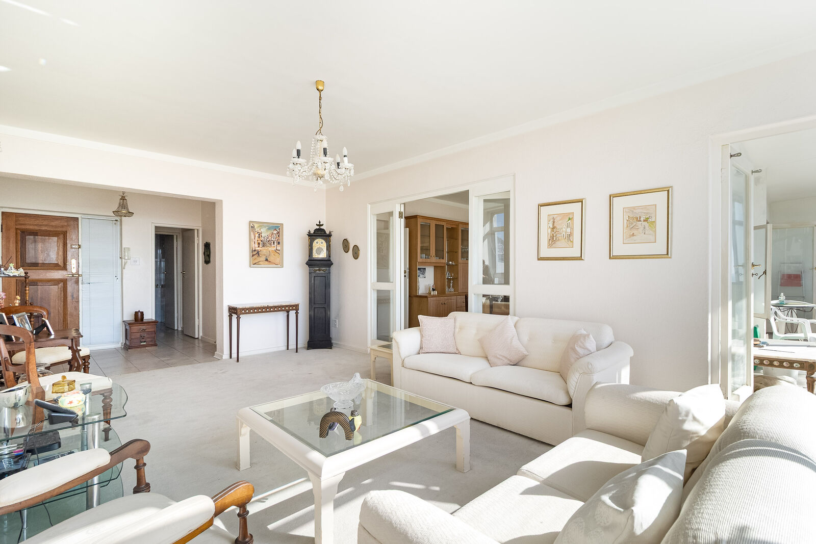 2 Bedroom Apartment For Sale in Sea Point, photo 2