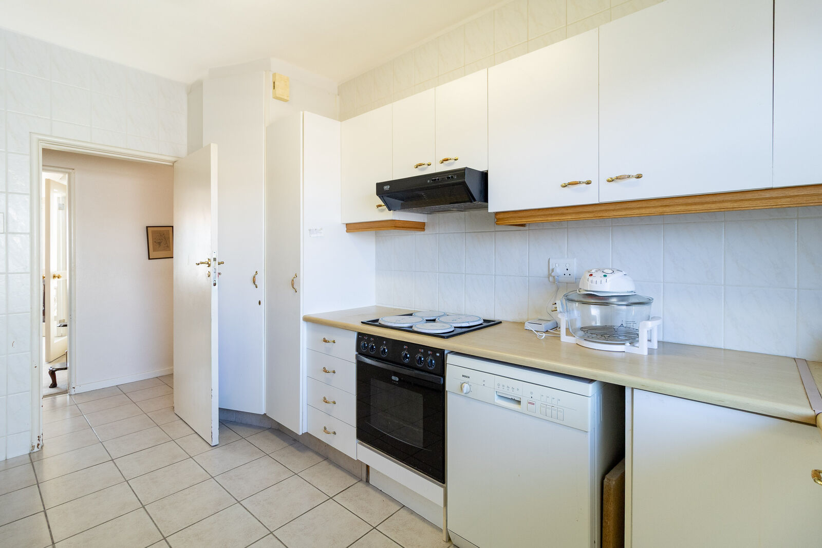 2 Bedroom Apartment For Sale in Sea Point, photo 6