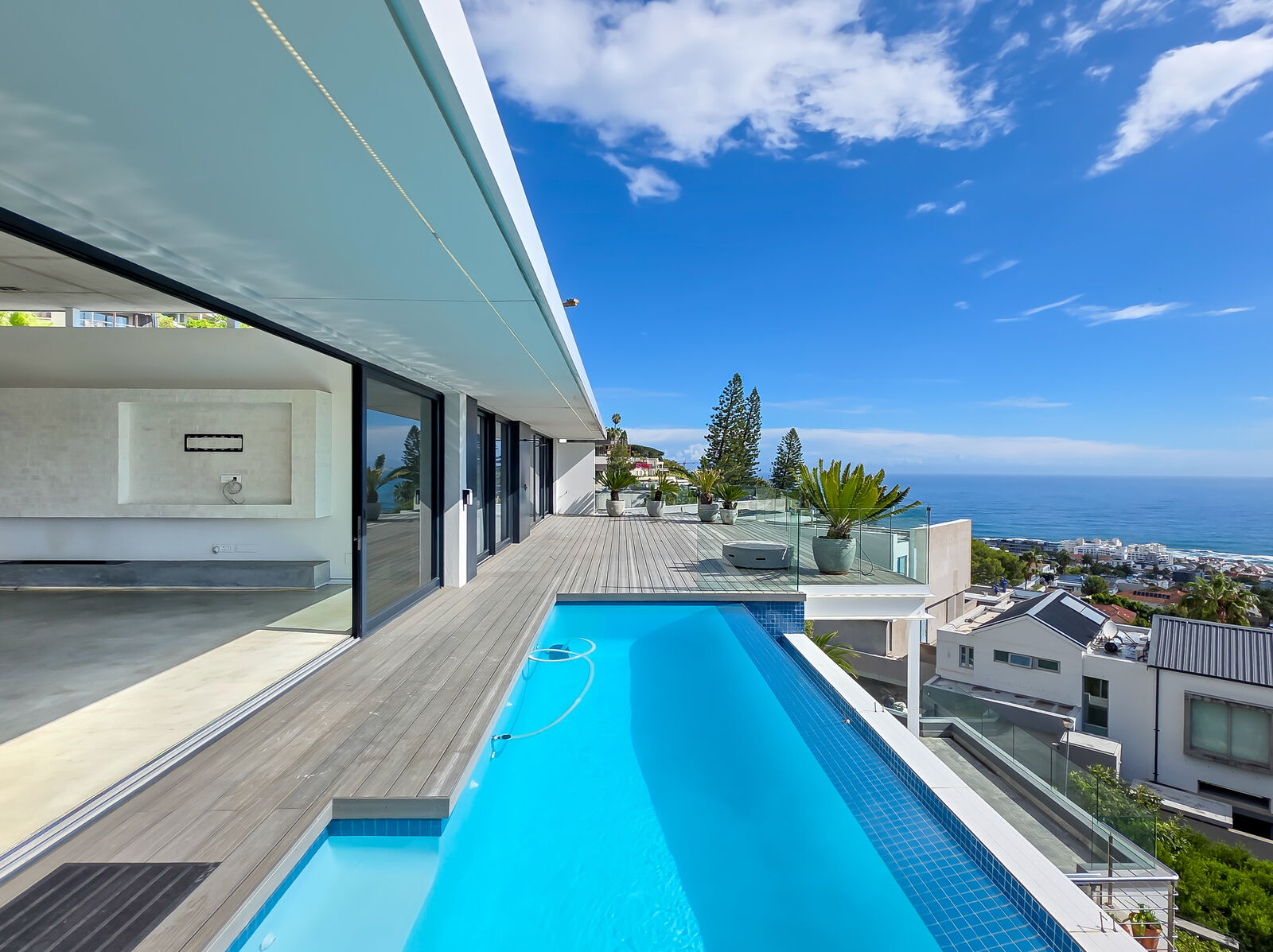 2 Bedroom Apartment To Let in Fresnaye, photo 2