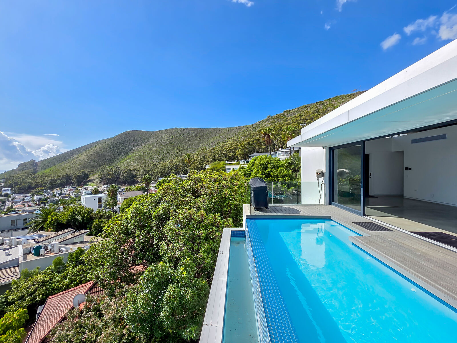2 Bedroom Apartment To Let in Fresnaye, photo 5