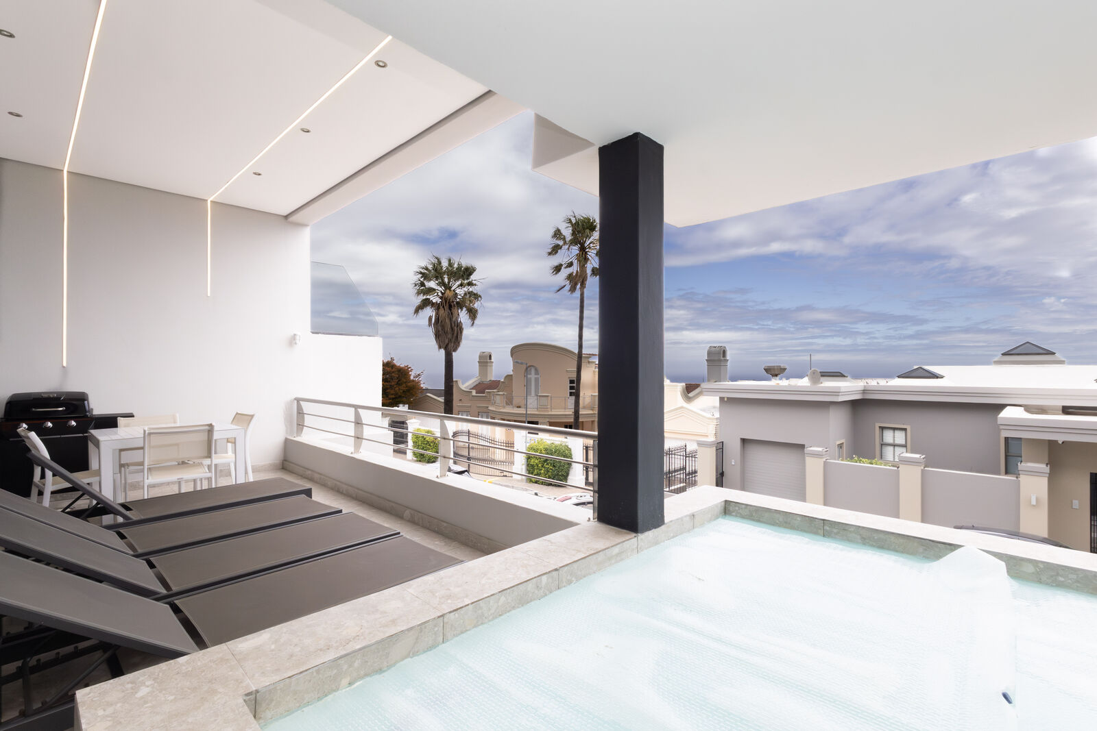 2 Bedroom Apartment To Let in Camps Bay, photo 3