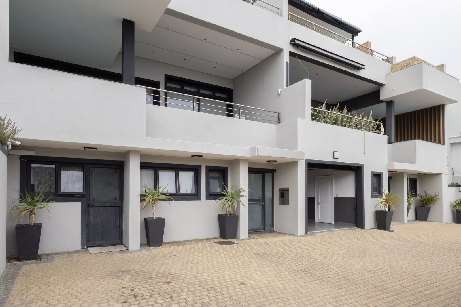 2 Bedroom Apartment To Let in Camps Bay, photo 4