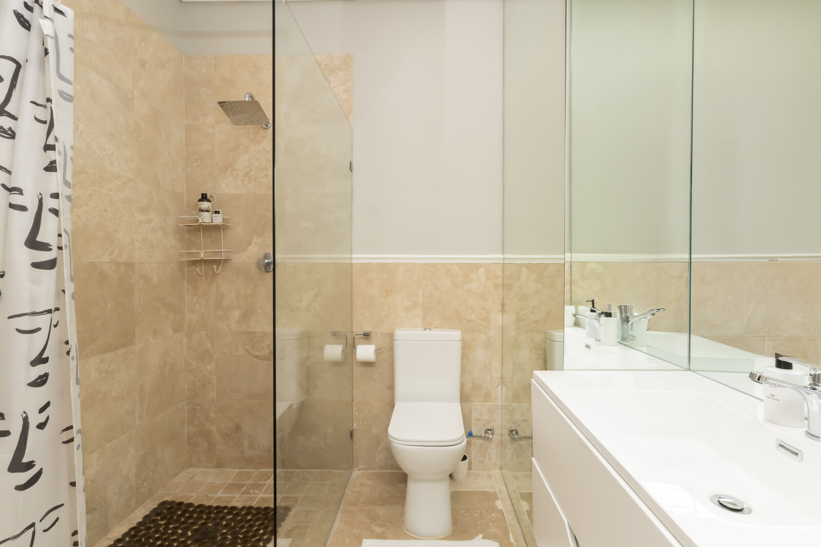 2 Bedroom Apartment To Let in Camps Bay, photo 10