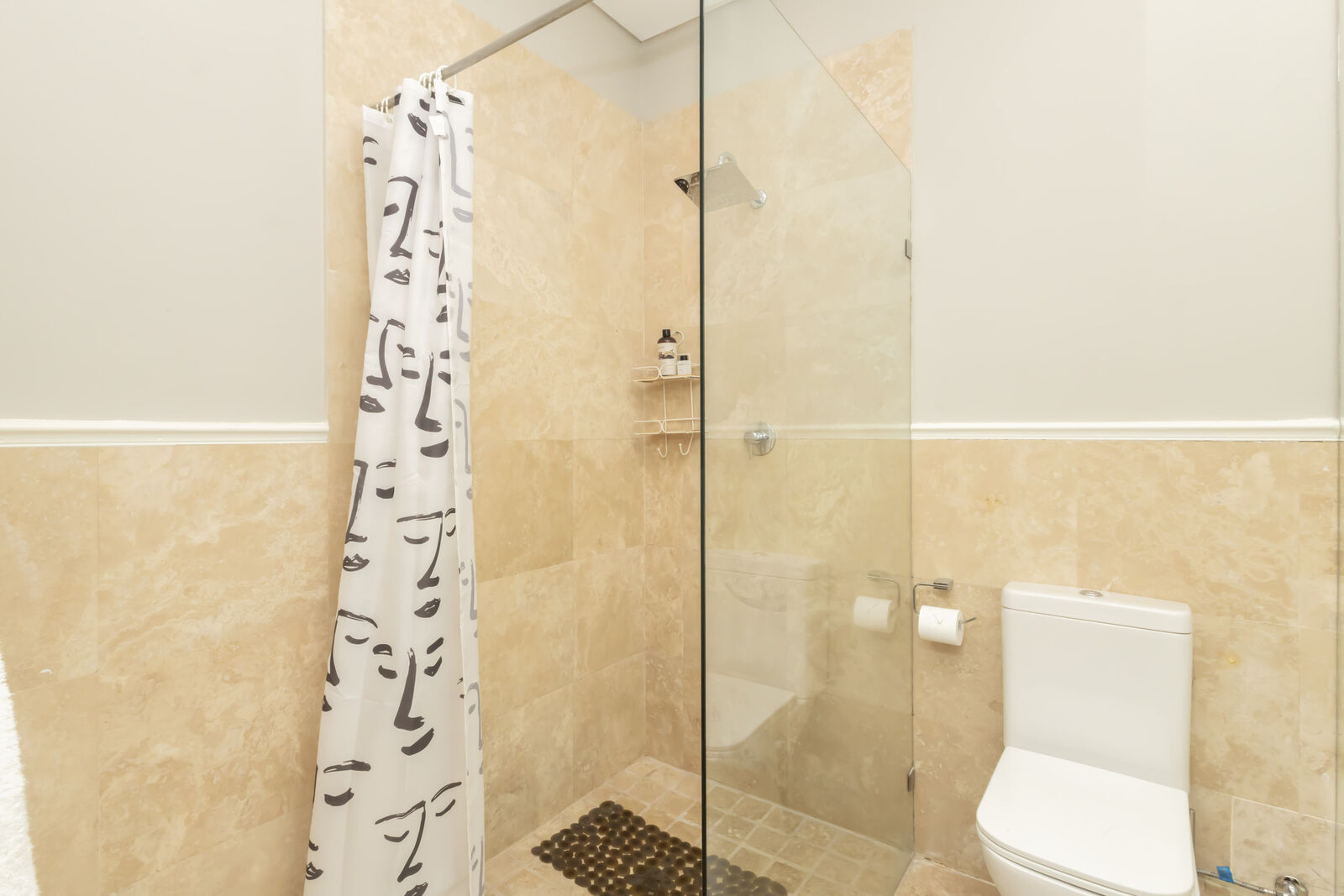 2 Bedroom Apartment To Let in Camps Bay, photo 11
