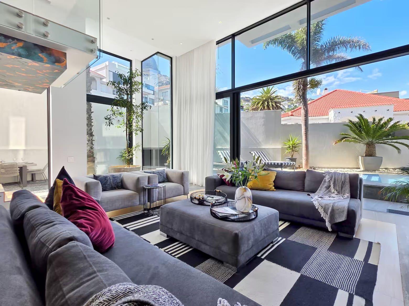 3 Bedroom Apartment To Let in Bantry Bay, photo 3