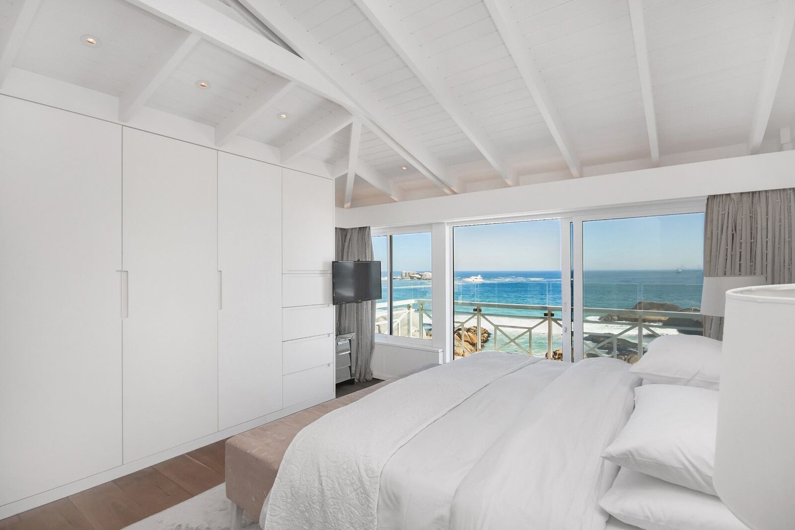 3 Bedroom House To Let in Clifton, photo 10