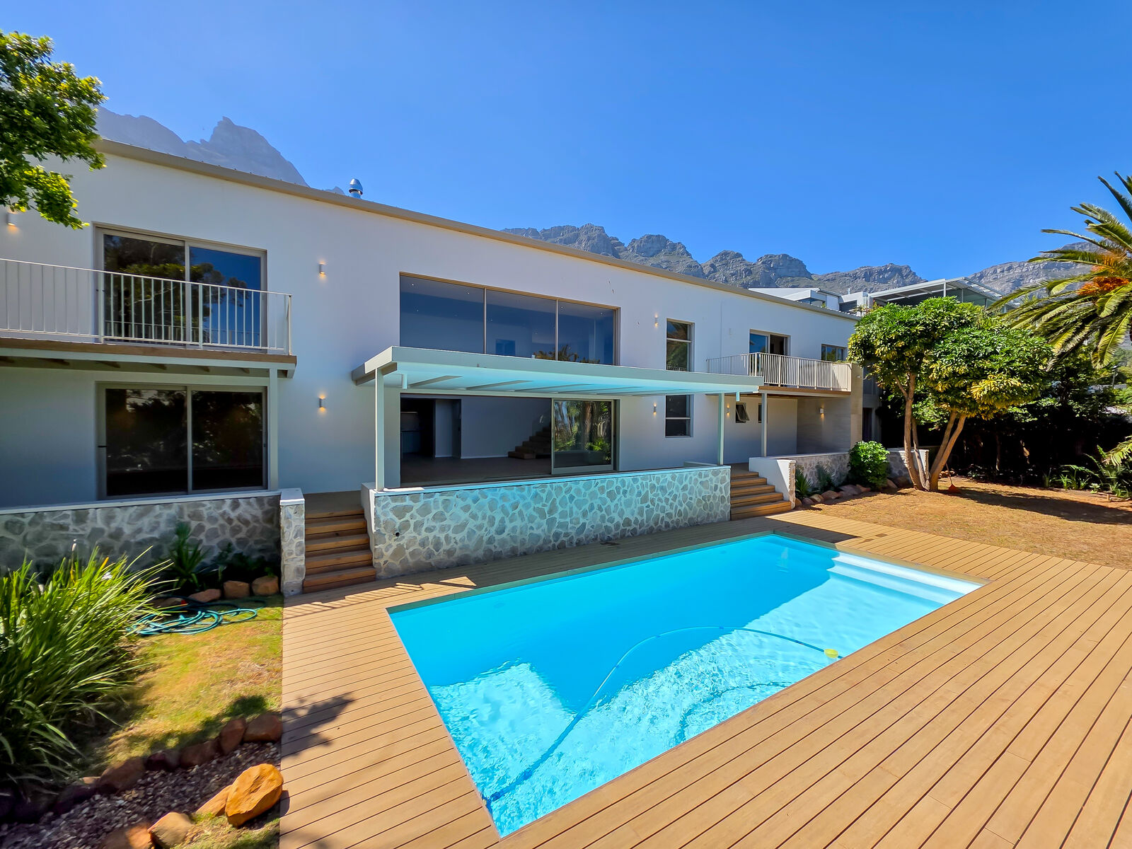 5 Bedroom Freehold Rented in Camps Bay, photo 2
