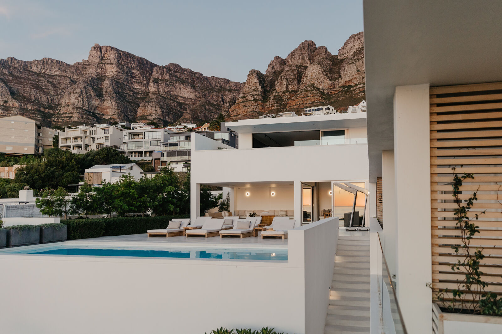 8 Bedroom Self-Catering House in Camps Bay, photo 6