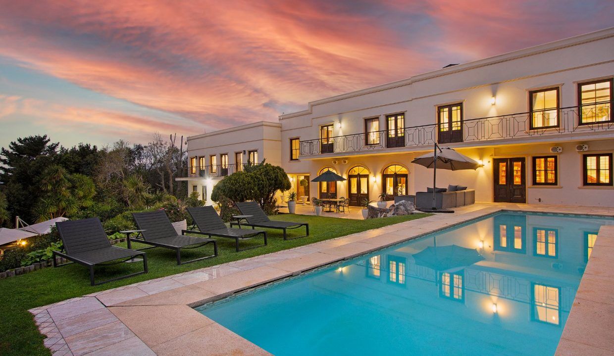 8 Bedroom Self-Catering Villa in Constantia, photo 4