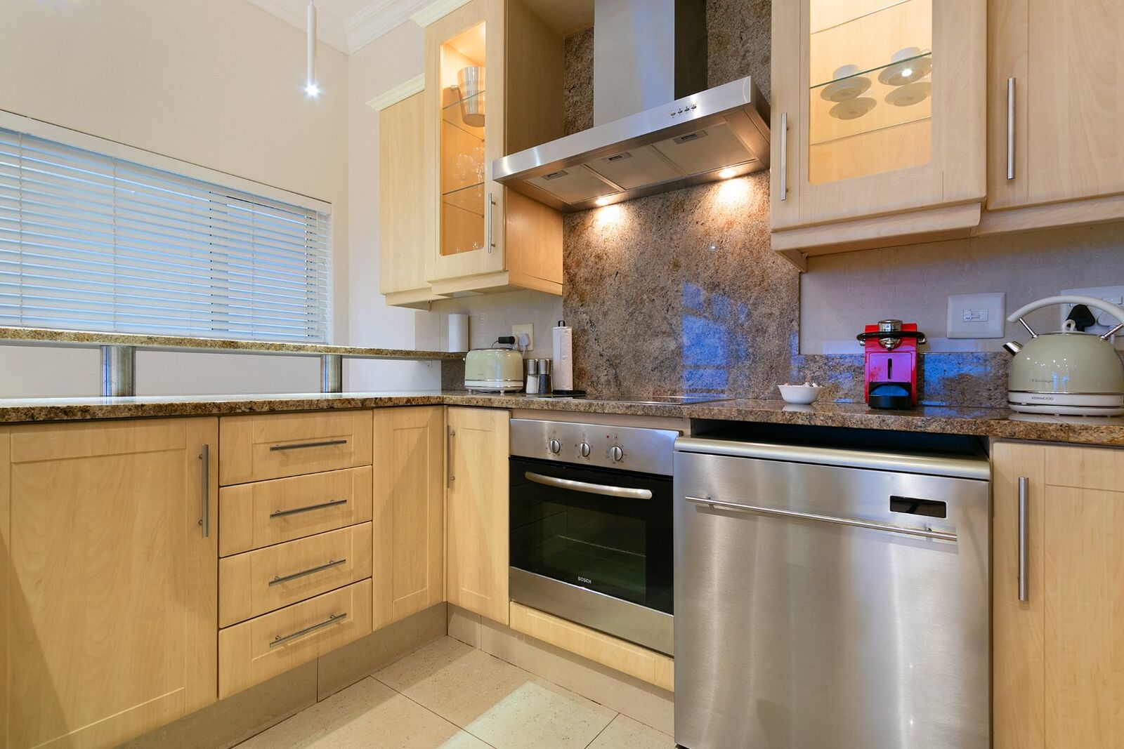 2 Bedroom Self-Catering Villa in Constantia, photo 3