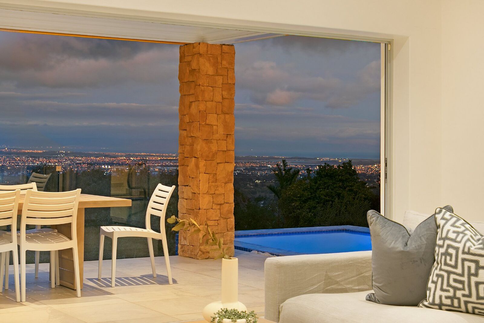 2 Bedroom Self-Catering Villa in Constantia, photo 7