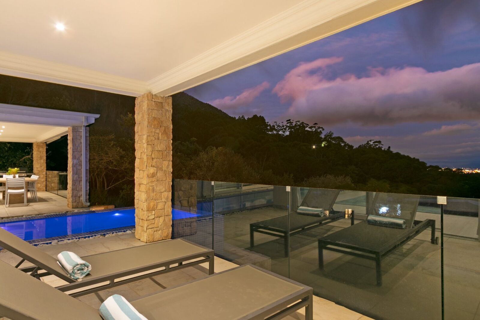 2 Bedroom Self-Catering Villa in Constantia, photo 9