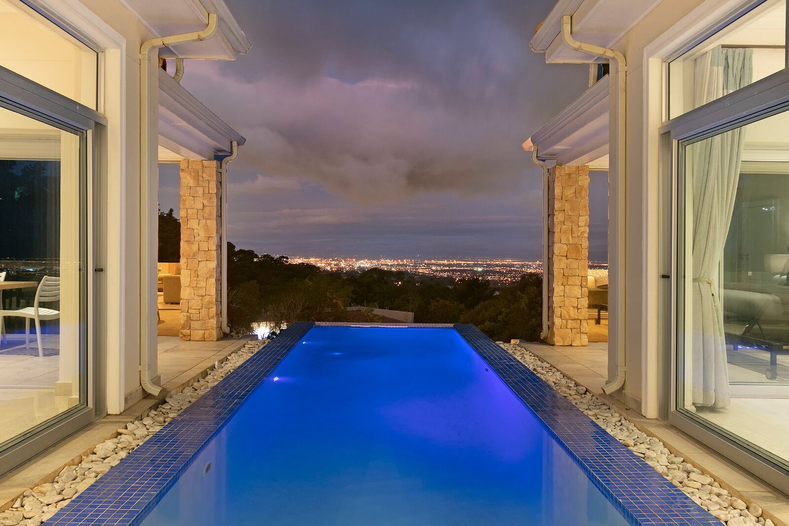 2 Bedroom Self-Catering Villa in Constantia, photo 10