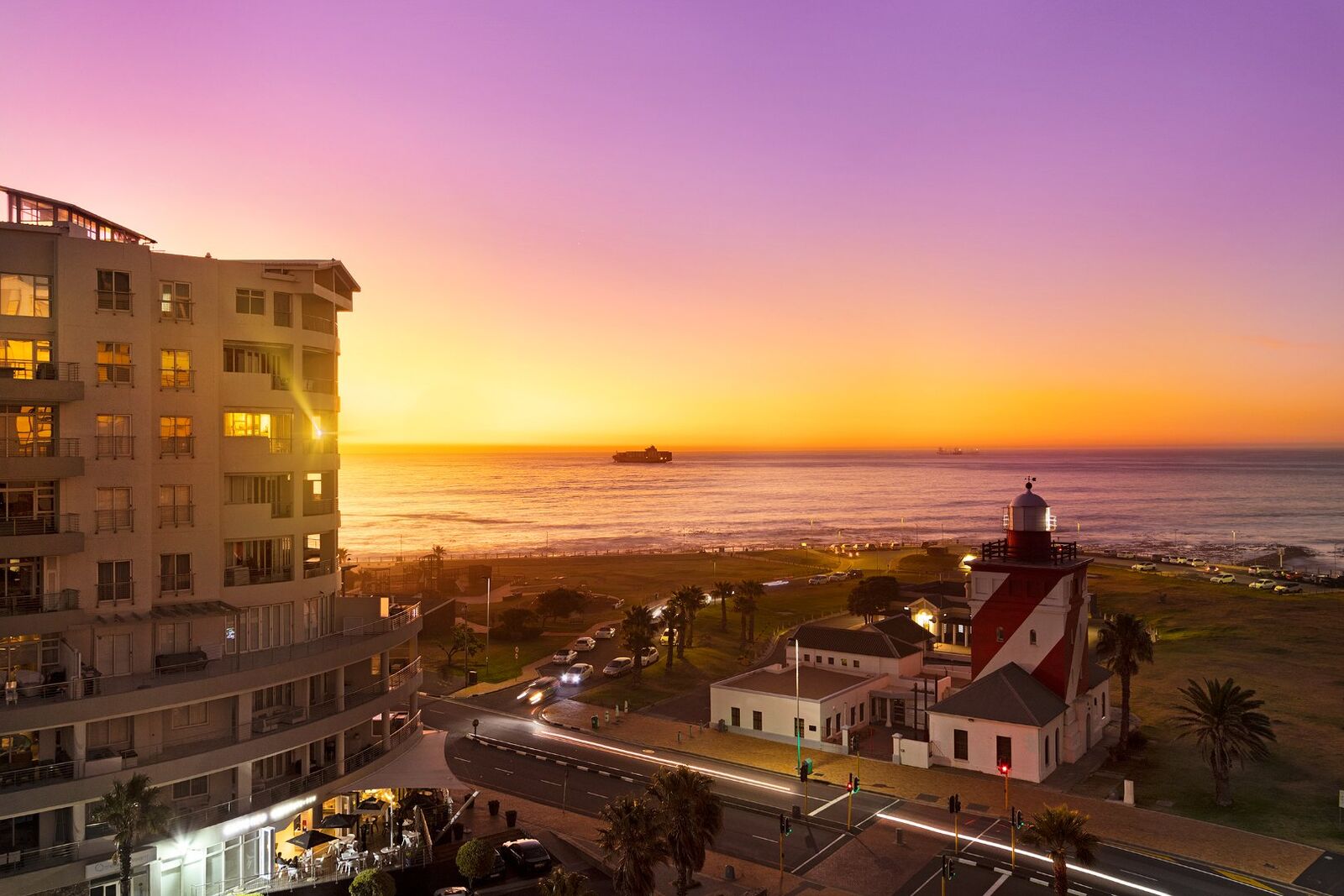 2 Bedroom Self-Catering Apartment in Mouille Point, photo 4