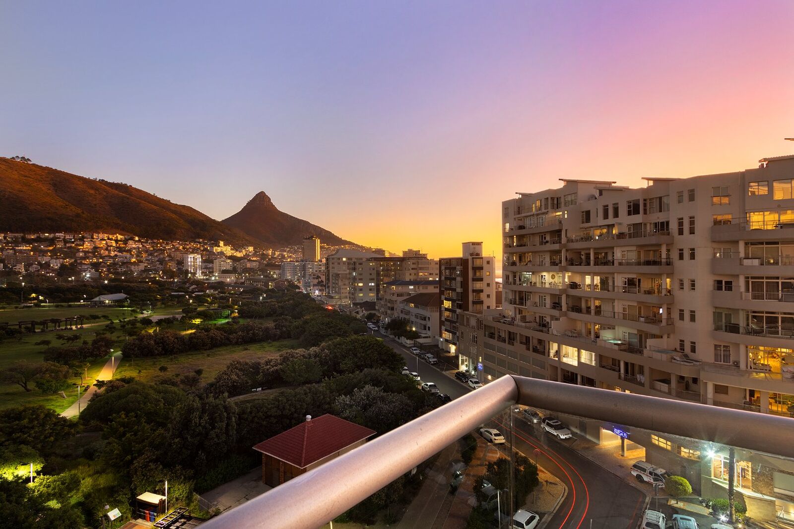 2 Bedroom Self-Catering Apartment in Mouille Point, photo 5