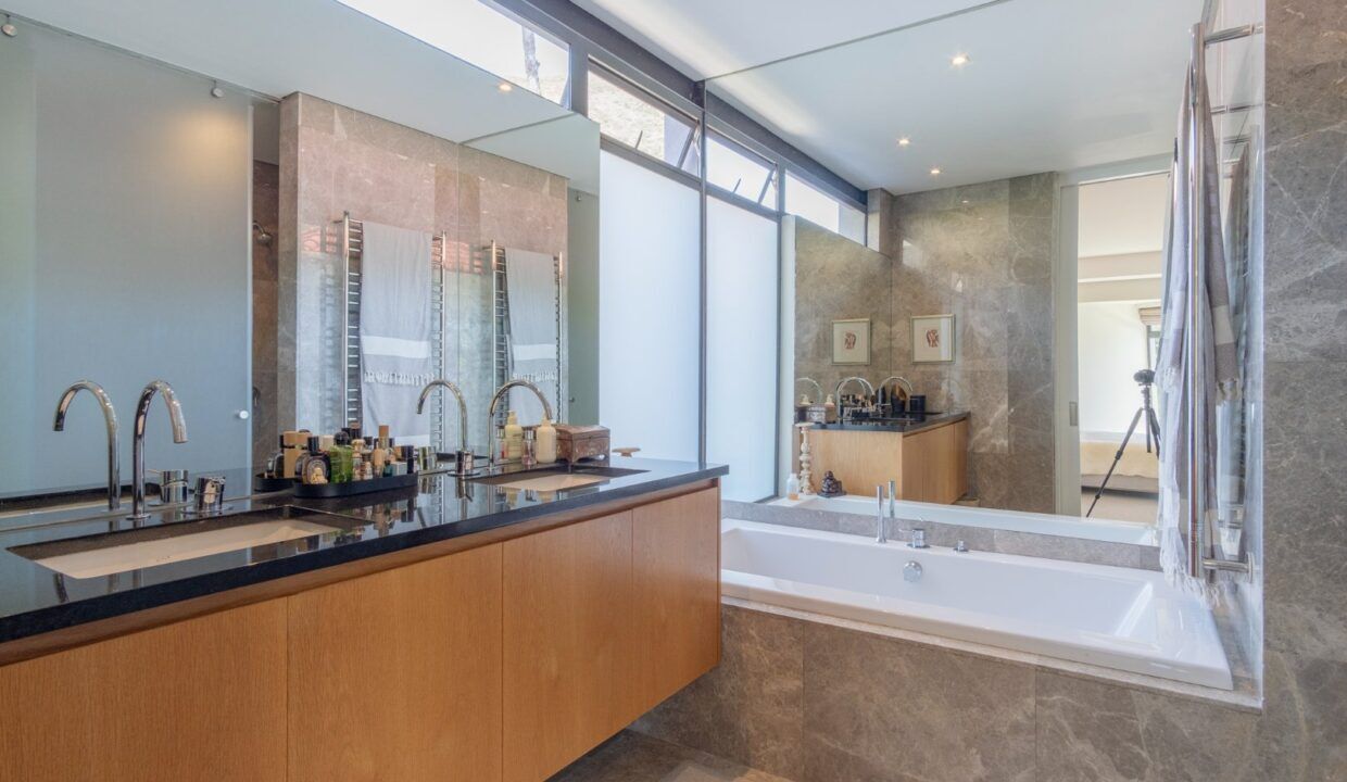 5 Bedroom Self-Catering House in Fresnaye, photo 5