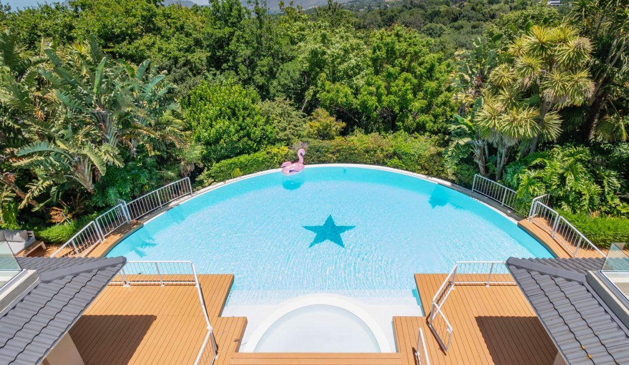 5 Bedroom Self-Catering Villa in Constantia, photo 11