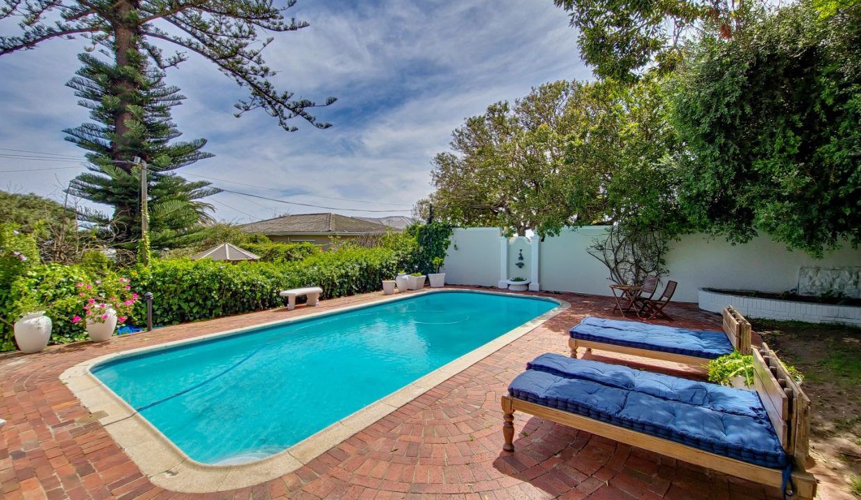 4 Bedroom Self-Catering House in Fresnaye, photo 2