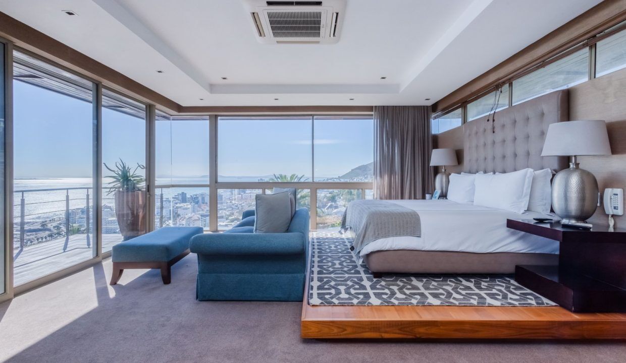 6 Bedroom Self-Catering Villa in Bantry Bay, photo 2