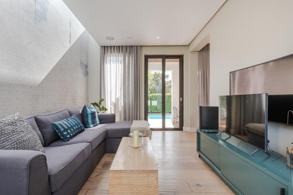 4 Bedroom Self-Catering House in Fresnaye