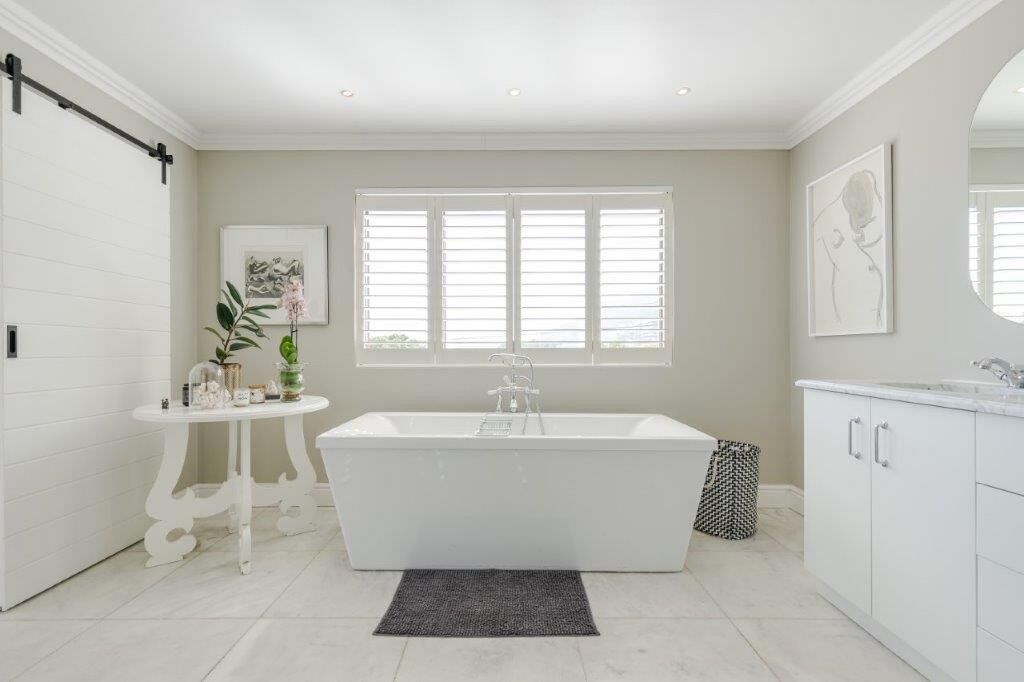 4 Bedroom Self-Catering House in Fresnaye, photo 2
