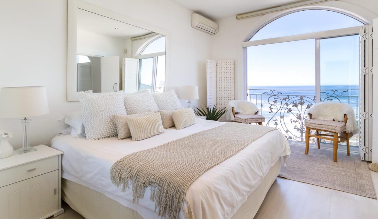2 Bedroom Self-Catering House in Clifton, photo 3