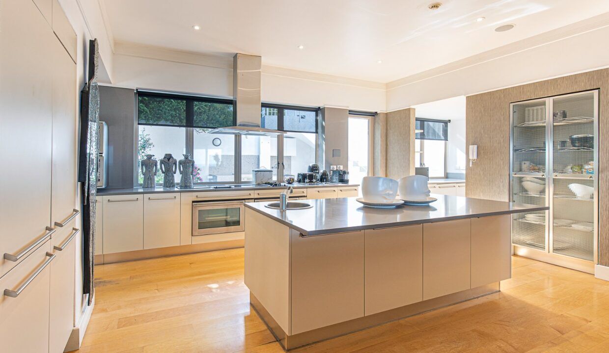 6 Bedroom Self-Catering Villa in Clifton, photo 2