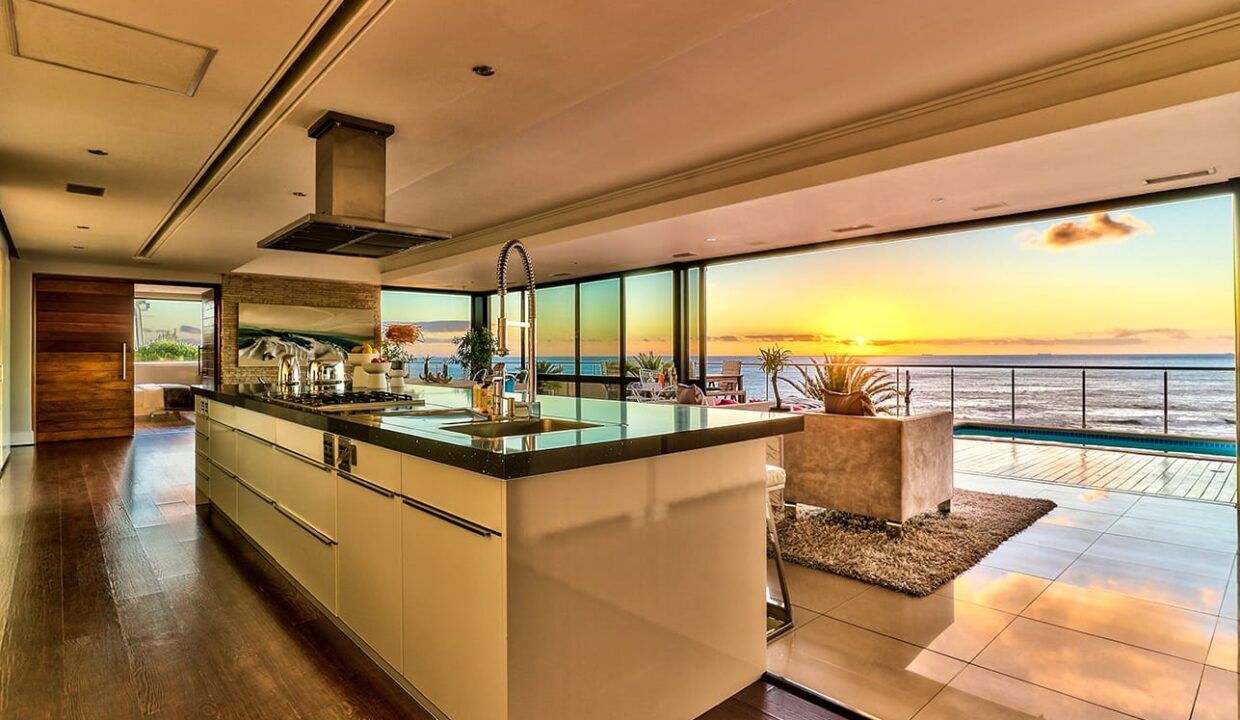 4 Bedroom Self-Catering House in Camps Bay, photo 4