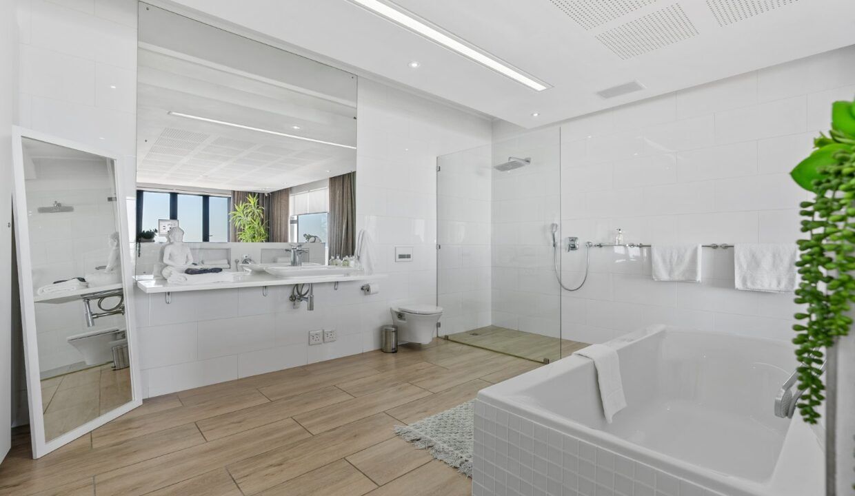 4 Bedroom Self-Catering House in Camps Bay, photo 8