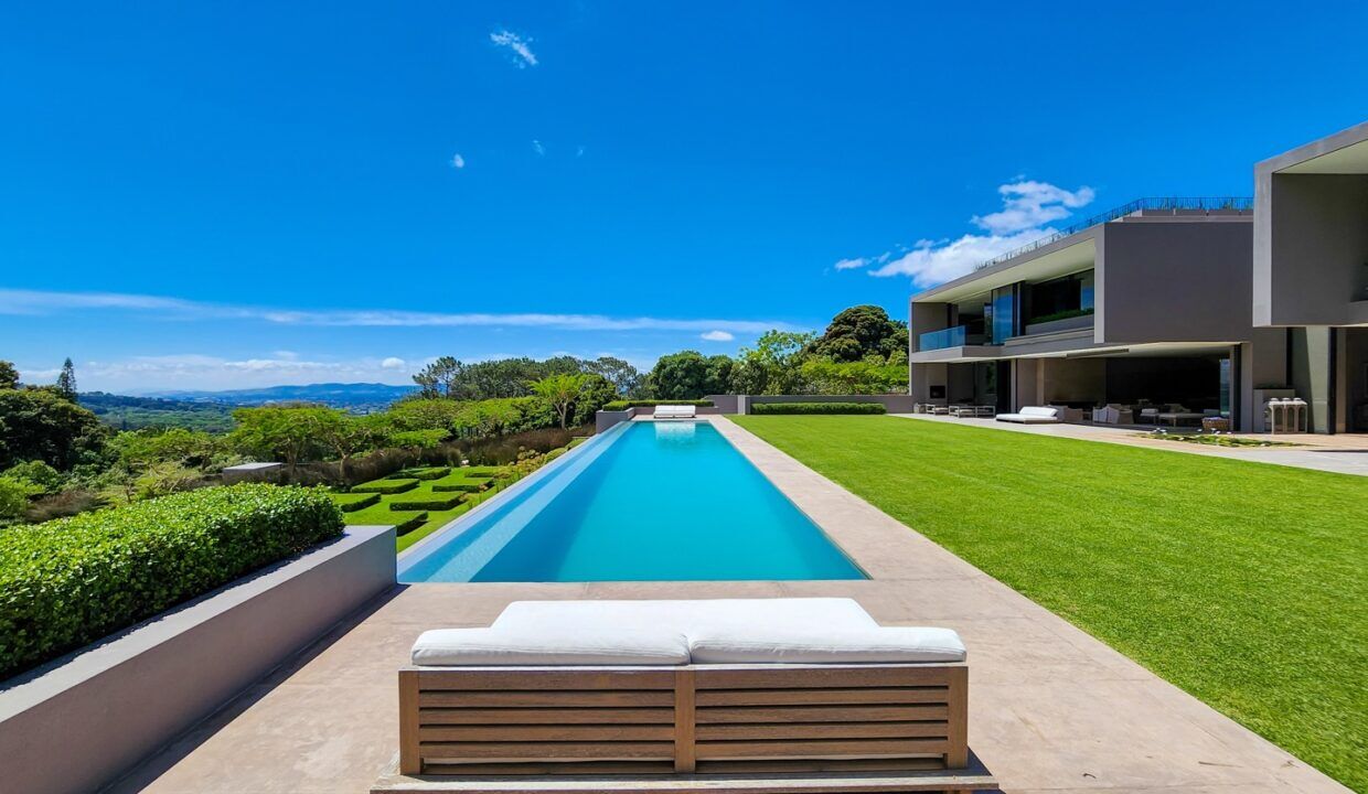 7 Bedroom Self-Catering Villa in Constantia, photo 3