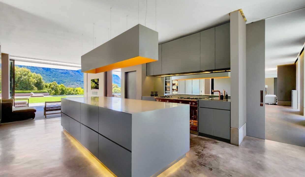 7 Bedroom Self-Catering Villa in Constantia, photo 6