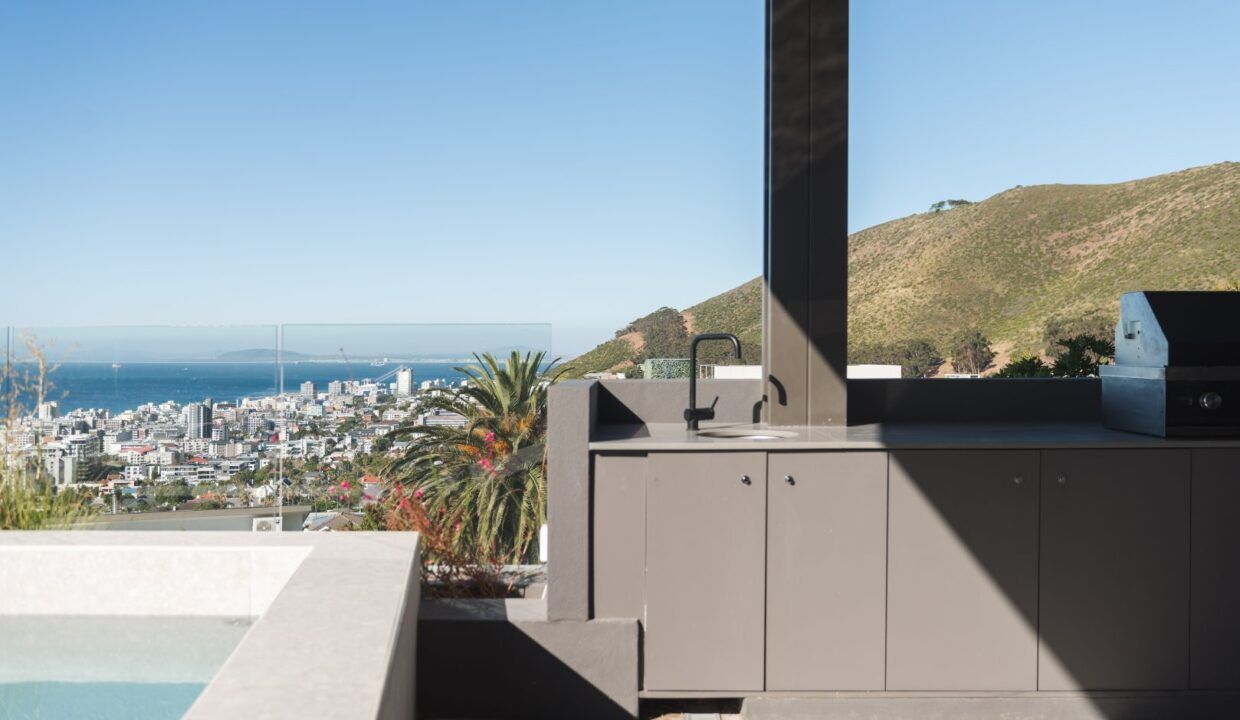 4 Bedroom Self-Catering Apartment in Fresnaye, photo 3