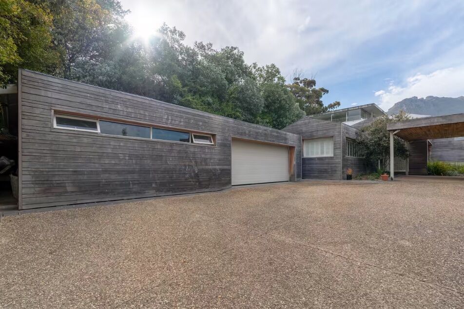 12 Bedroom Self-Catering House in Constantia