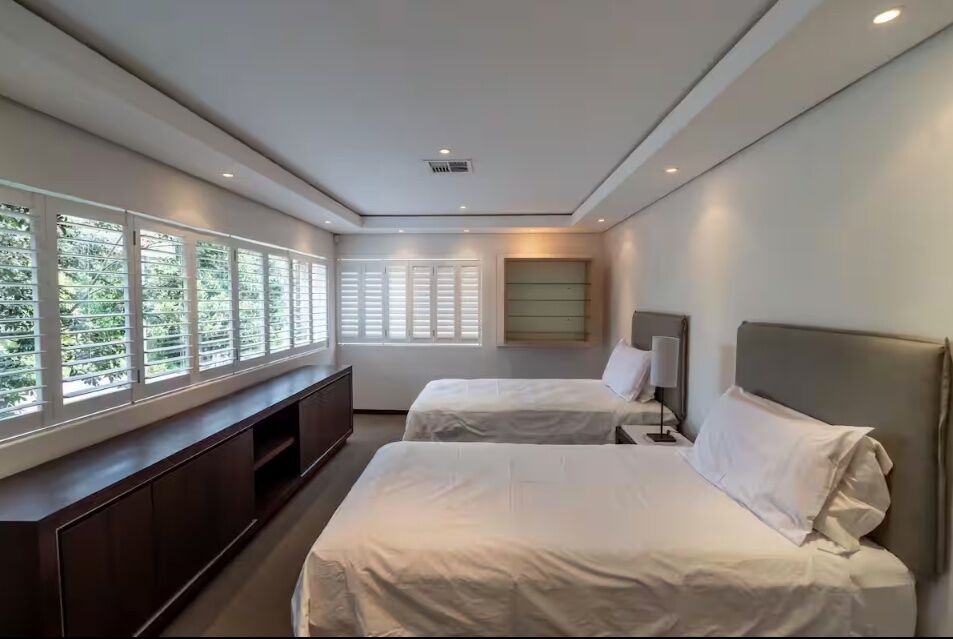 12 Bedroom Self-Catering House in Constantia, photo 5
