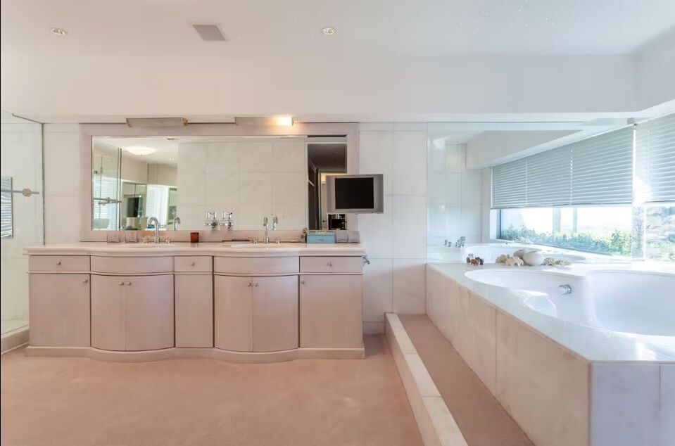 12 Bedroom Self-Catering House in Constantia, photo 6