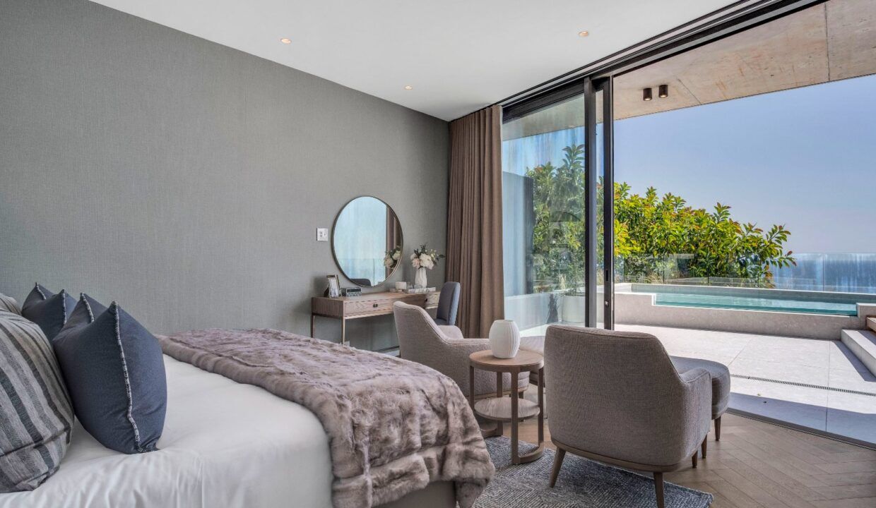 4 Bedroom Self-Catering House in Fresnaye, photo 3