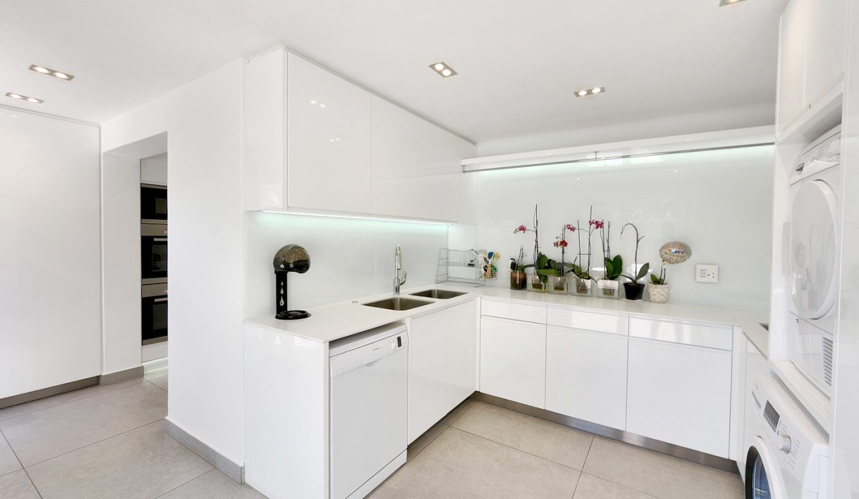 4 Bedroom Self-Catering Villa in Llandudno, photo 12