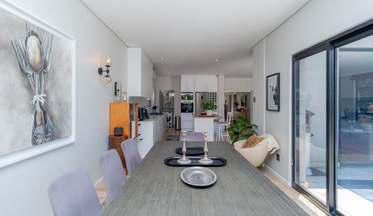 2 Bedroom Self-Catering Flat in Gardens, photo 9