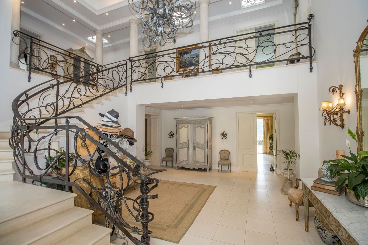 8 Bedroom Self-Catering House in Bishopscourt, photo 7
