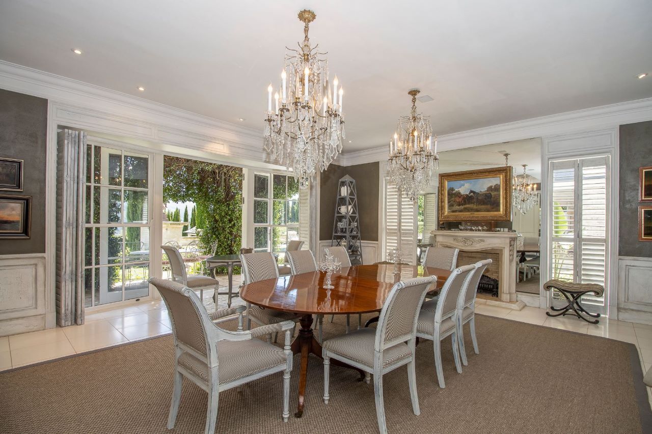 8 Bedroom Self-Catering House in Bishopscourt, photo 9