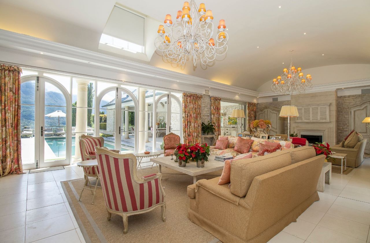 8 Bedroom Self-Catering House in Bishopscourt, photo 10