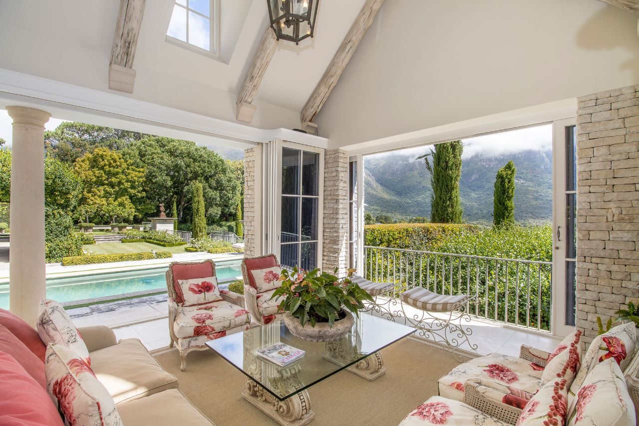 8 Bedroom Self-Catering House in Bishopscourt, photo 11