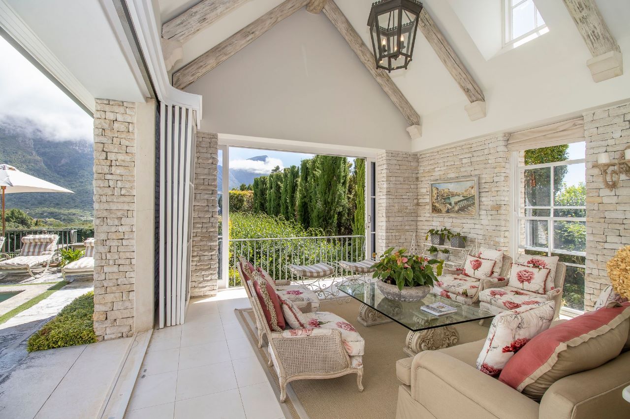 8 Bedroom Self-Catering House in Bishopscourt, photo 12