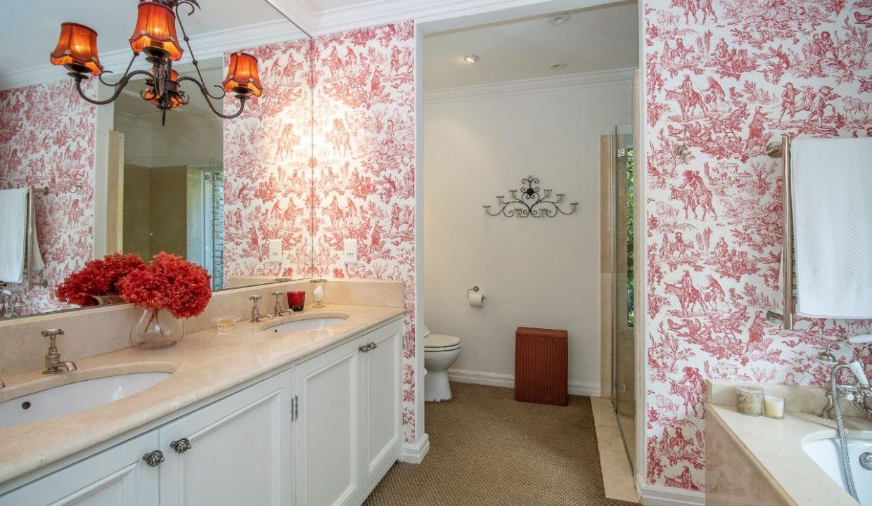 8 Bedroom Self-Catering Villa in Bishopscourt, photo 3