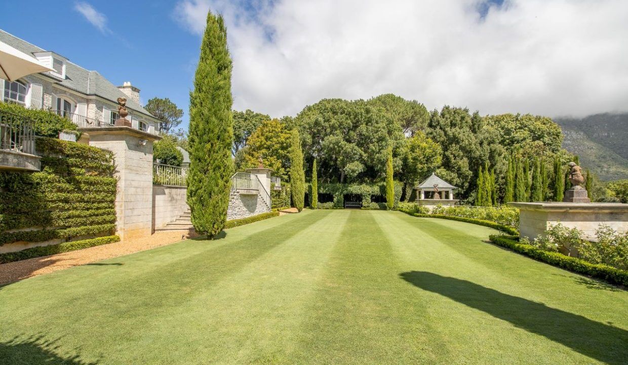 8 Bedroom Self-Catering Villa in Bishopscourt, photo 6