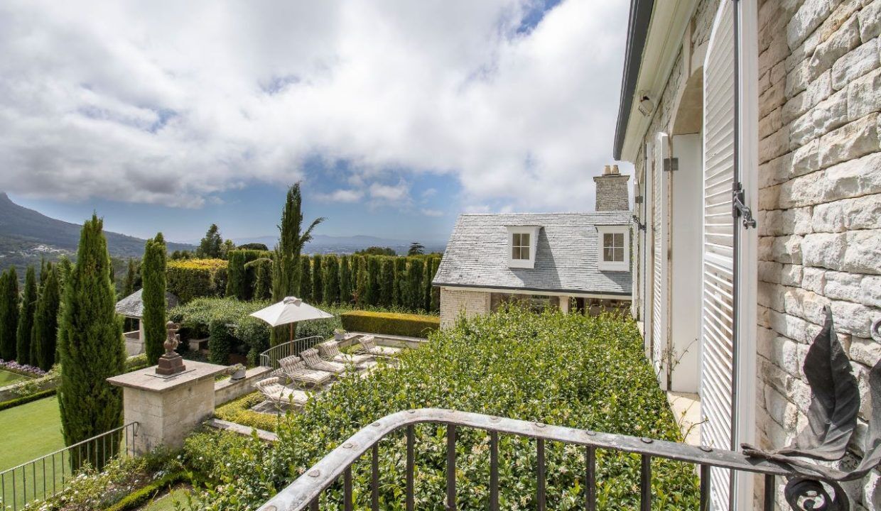 8 Bedroom Self-Catering Villa in Bishopscourt, photo 8
