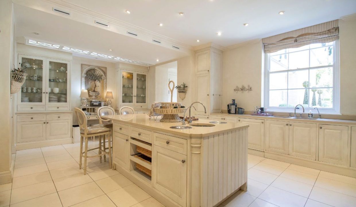 8 Bedroom Self-Catering Villa in Bishopscourt, photo 11