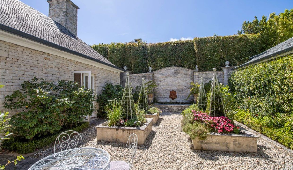 8 Bedroom Self-Catering Villa in Bishopscourt, photo 12