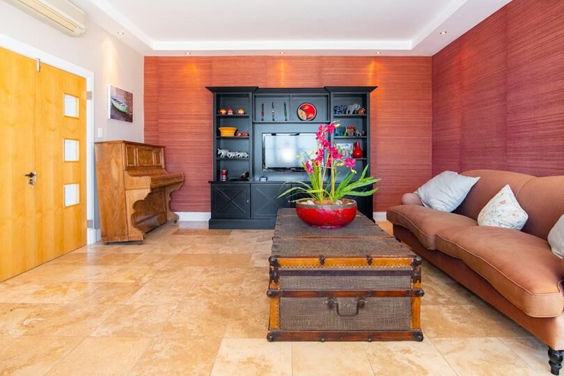 6 Bedroom Self-Catering Villa in Bantry Bay, photo 3